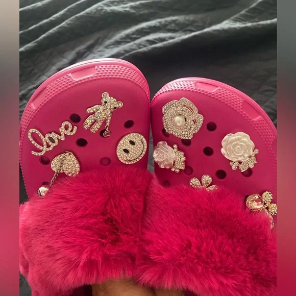 CROCS Pink Fuzzy Mules for Cozy Comfort - Picture 3 of 9